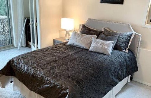 Regional District of Nanaimo House | Waterfront eagle nest suite