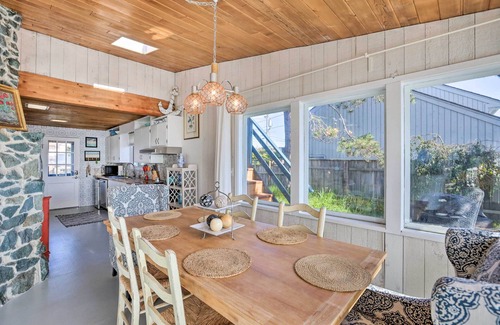 Ferndale Cottage | Waterfront Ferndale Home: Deck + Beach Access