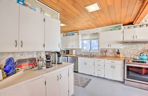 Ferndale Cottage | Waterfront Ferndale Home: Deck + Beach Access