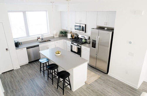 Olde Richmond House | Waterfront Fishtown Home with Garage