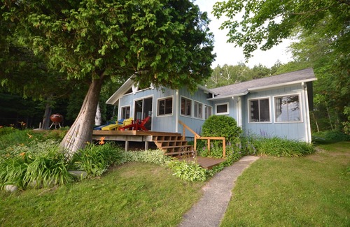 Lake Leelanau Cabin | Waterfront home and guest cottage on Lake Leelanau. Pet ok. Sleeps 11.