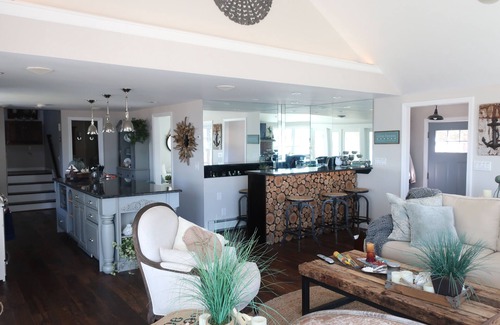 Hampton Bays House | WATERFRONT home in Hamptons