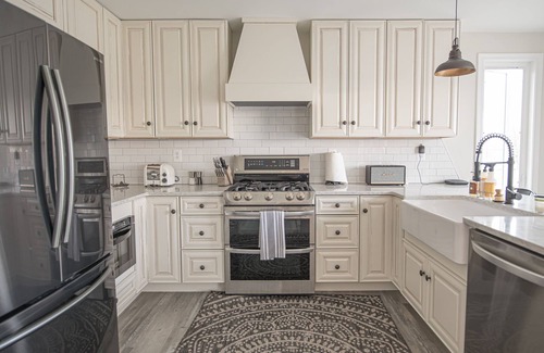 Louisa House | Waterfront Home Newly Renovated Beautiful Lake Views/Deck with 2 kayaks