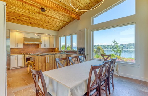 Southworth House | Waterfront home with WiFi & fireplace - near ferry access