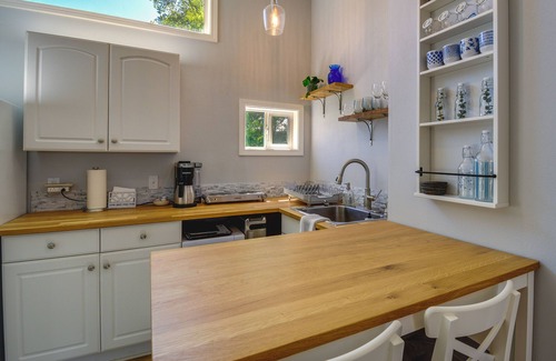 Belfair Cottage | Waterfront Hood Canal Cottage: Steps to the Beach!