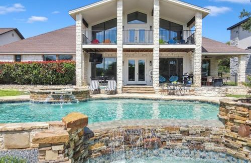 Kingsland House | Waterfront House on Lake LBJ Cove and Concierge Services