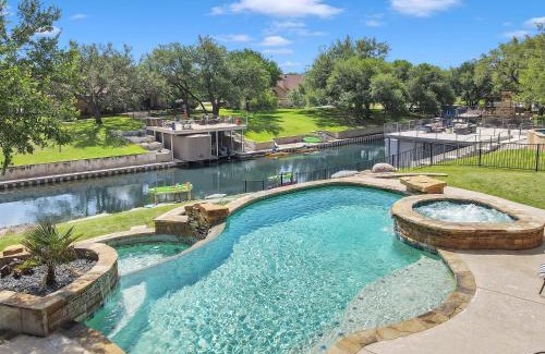 Kingsland House | Waterfront House on Lake LBJ Cove and Concierge Services