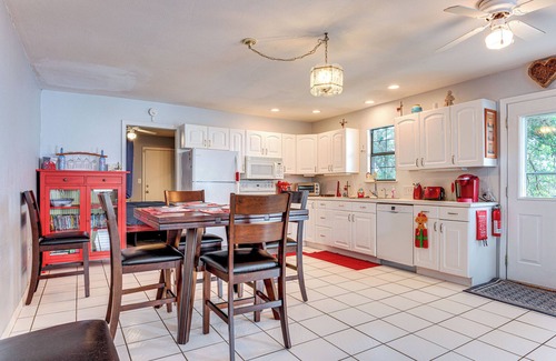 Burnet Cottage | Waterfront Lake Buchanan Cottage w/Kayaks!