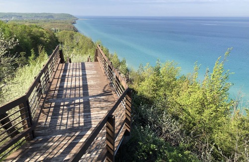 Onekama House | Waterfront Lake House - Portage Lake - 4 Beds, 3 Baths, Private Dock, Kayaks