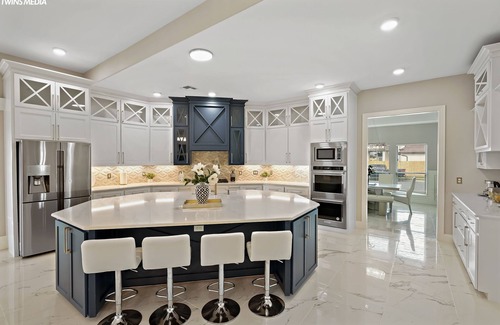 Robstown House | Waterfront Lake House + Heated Pool + HotTub + DT & Beach 20mins n