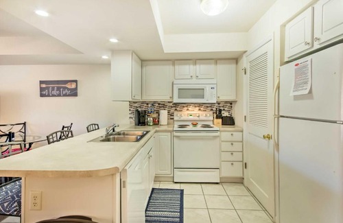 Lakeland Apartment | Waterfront Lake Ozark Condo with Boat Slip!