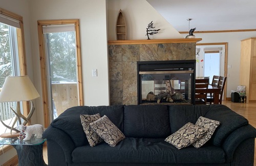 Cecebe House | Waterfront lakehouse on pristine Horn Lake