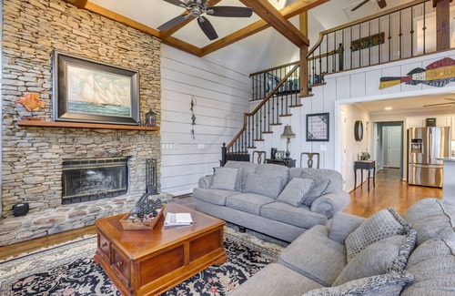 Shelby House | Waterfront Lay Lake Retreat w/Dock & 3 Piers!