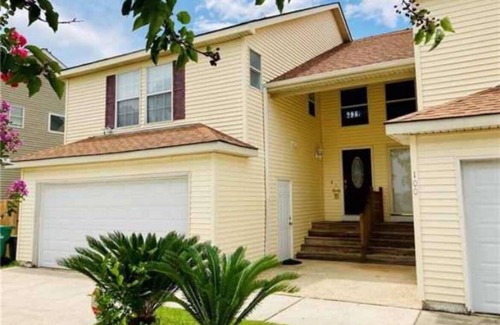 Slidell House | Waterfront living, Charming 3-bedroom townhome with WiFi, AC in lovely Slidell.