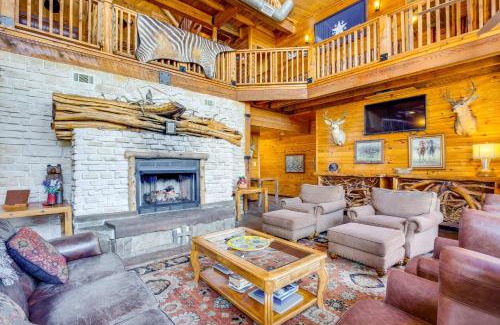 Quinlan House | Waterfront Lodge on Lake Tawakoni Group Getaway!