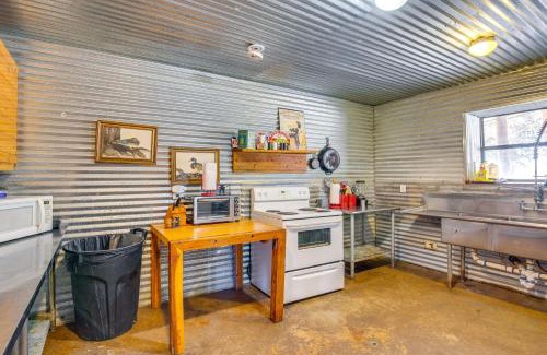 Quinlan House | Waterfront Lodge on Lake Tawakoni Group Getaway!