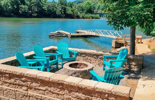 Butler House | Waterfront Luxury at Watauga Lake!