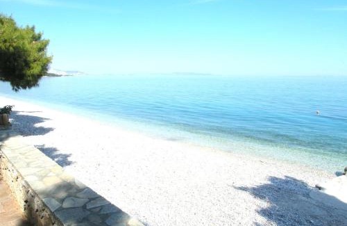 Agii Theodori House | WATERFRONT LUXURY Villa