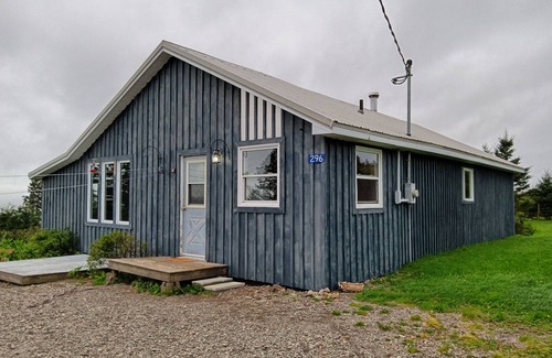 Bay View House | Waterfront On Beautiful Bay Of Fundy. Great Hiking, Birding, Pristine Beaches!