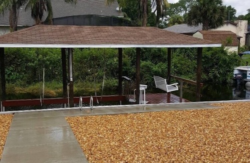 Haines Creek House | Waterfront Paradise,Center of the chain of Lakes 8 miles from Leesburg