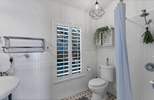 Canyon Lake Cottage | WATERFRONT private cottage with SPRING FED GROTTO