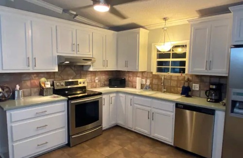 Jarreau House | Waterfront property w/private pool ,PARTY BARGES AVAILABLE ON REQUEST