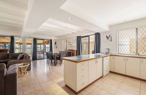 South Yunderup House | Waterfront Retreat | Private Spa & Jetty | Family & Pet-Friendly Getaway