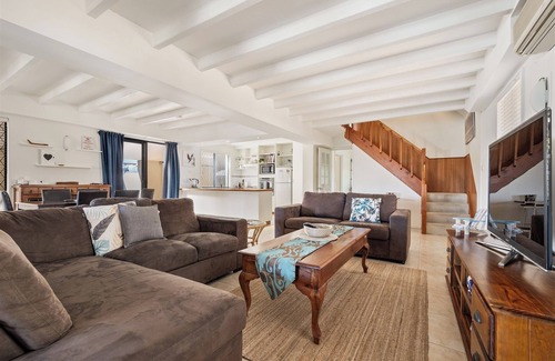 South Yunderup House | Waterfront Retreat | Private Spa & Jetty | Family & Pet-Friendly Getaway