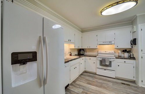 Checotah House | Waterfront Retreat w/Deck on Lake Eufaula!