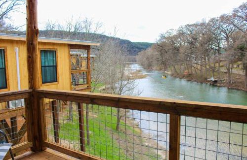 New Braunfels House | Waterfront Sky Cabin 1
