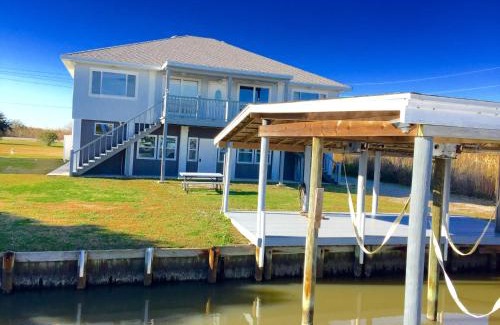Slidell House | Waterfront Slidell Home with Boat Dock and Canal View!