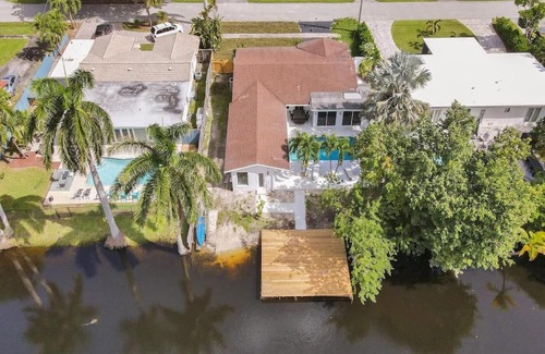 Central Fort Lauderdale Villa | Waterfront Tropical Oasis 4 Bedroom Pool Home