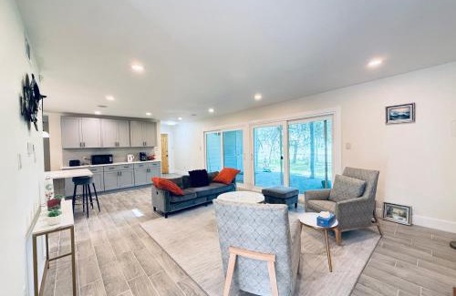 Dickinson Villa | Waterfront Vacation Retreat with Gazebo Fishing