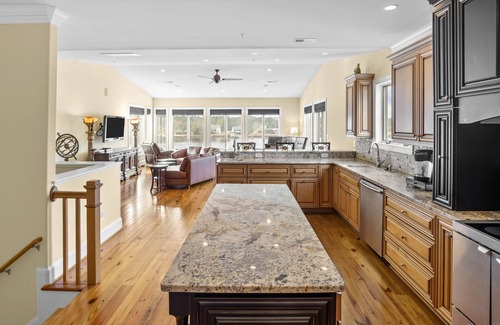 Oriental House | Waterfront Views & Boat Slip, Blackwell Point #A