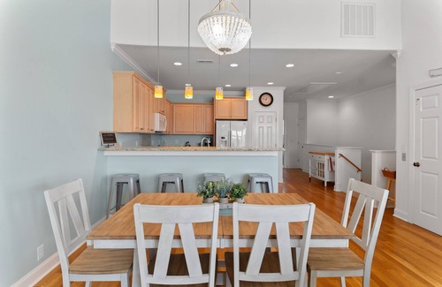 Oriental House | Waterfront Views & Boat Slip, Blackwell Point #C