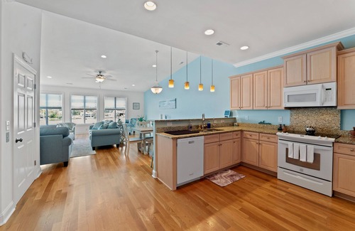 Oriental House | Waterfront Views & Boat Slip, Blackwell Point #C