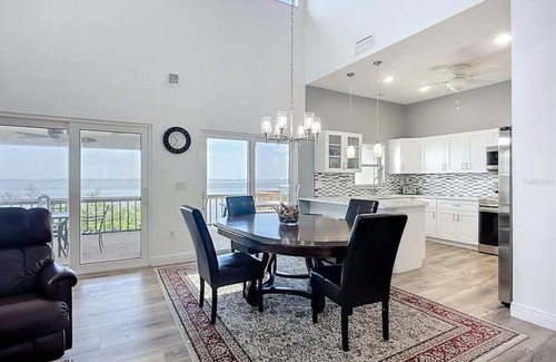 Bayshore Gardens House | Waterfront Villa 3BD 2BA Townhome Side A Bring your Boat