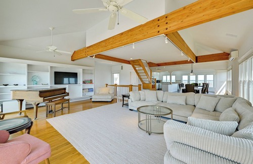 West Hampton Dunes House | Waterfront Westhampton Haven: Pool & Private Beach