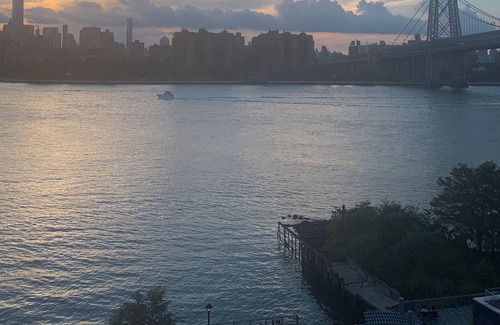 Williamsburg House | Waterfront / Water View Modern Apartment