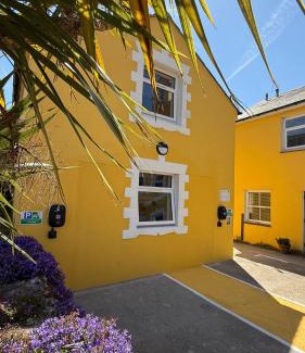 Chard Hotel | Watermead House