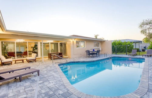 Weston House | WatersEdge: Lakefront Fishing-Saltwater Pool-GameRoom