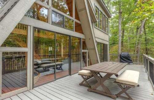 Wright City House | Waterside Cottage with Hot Tub