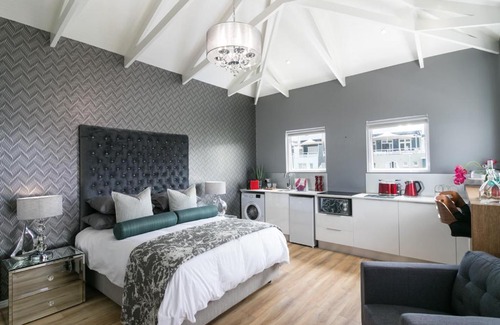 Knysna Apartment | Waterside Elegance Studio Apartment
