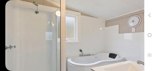 Strahan Apartment | Waterview at Lettes Bay