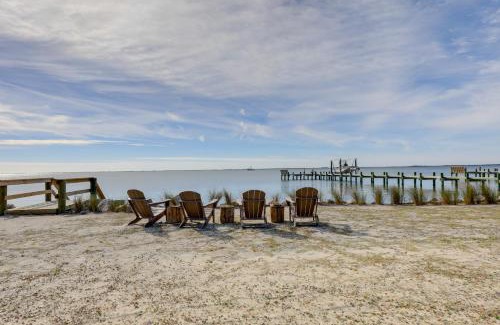 Harkers Island House | Waterview Home with Sunset and Lighthouse Views