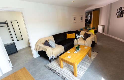 Abergavenny Apartment | Watson 2 Bed apartment with 2 bathrooms/ensuite