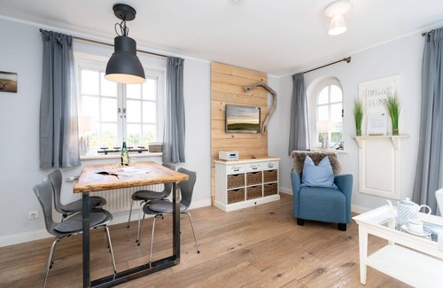 Rantum Apartment | Wattperle - Cozy 3-room apartment - 4 persons: Sea view, terrace,
