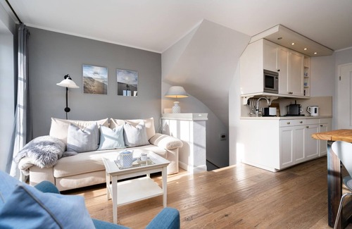 Rantum Apartment | Wattperle - Cozy 3-room apartment - 4 persons: Sea view, terrace,