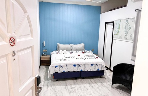 Thulusdhoo Island Hotel | Wave Crest Retreat