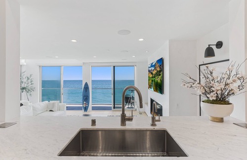 Eastern Malibu House | Wavecrest Malibu by Fieldtrip | Designer Artist Escape w/Panoramic Ocean Views